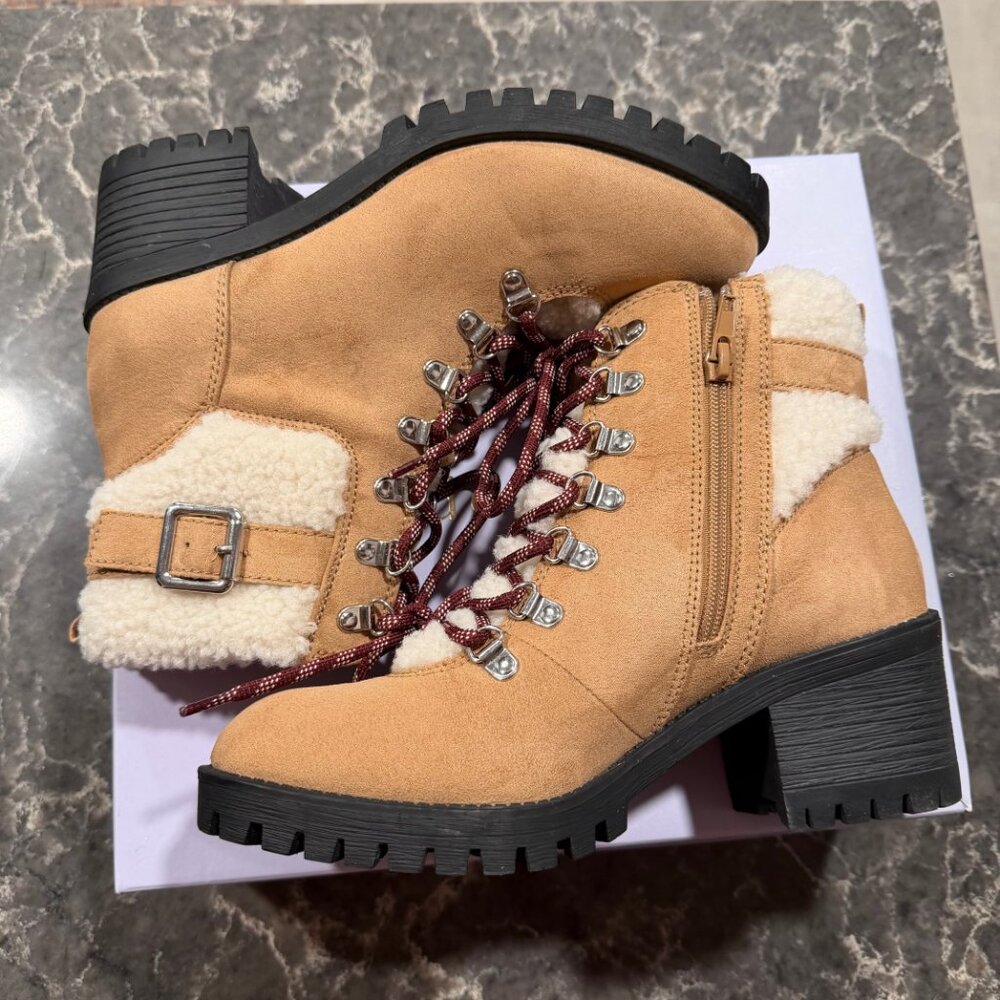 NEW Madden Girl Hayess Faux-Fur Hiker Booties - Picture 4 of 10
